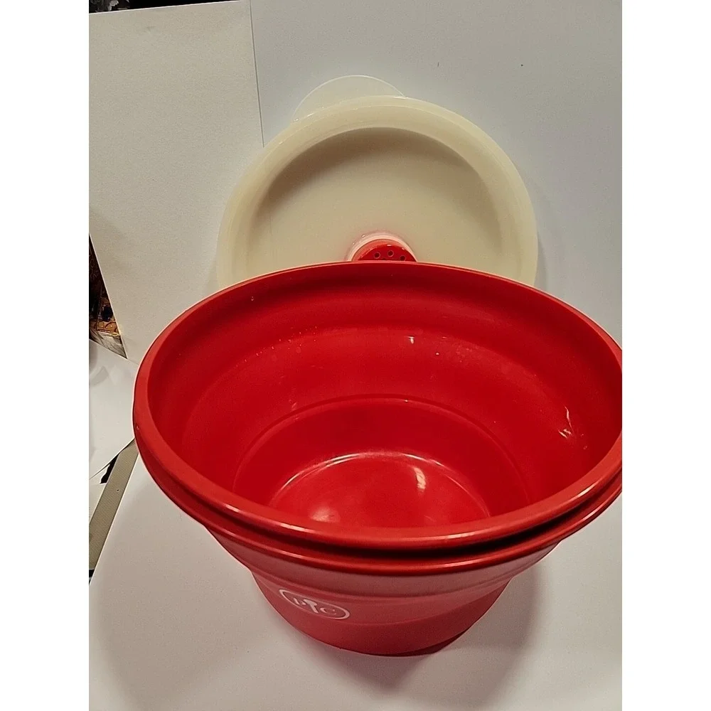 Pampered Chef Family Size‎ Microwave Popcorn Maker.